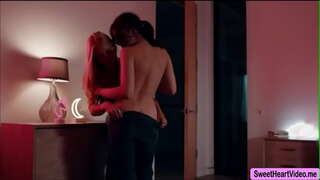 MILF Sarah Vandella ar deireadh ní licking pussy le Liv Fiáin