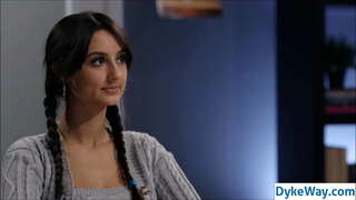 Leispiacha, cailín díreach agus an múinteoir