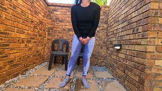 Chubby teidil slut taobh istigh agus taobh amuigh pissing tiomsú | fliuch agus messy