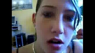 Πολύ καλό κορίτσι swollows