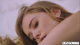 Модель VIXEN має дикий секс з начальником